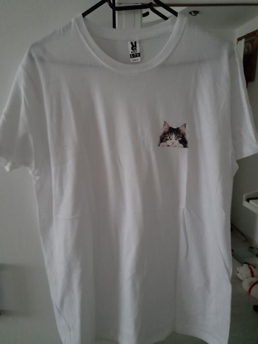 Vând   tricouri   personalizate.