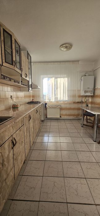 Apartament cu 2 camere mobilat.