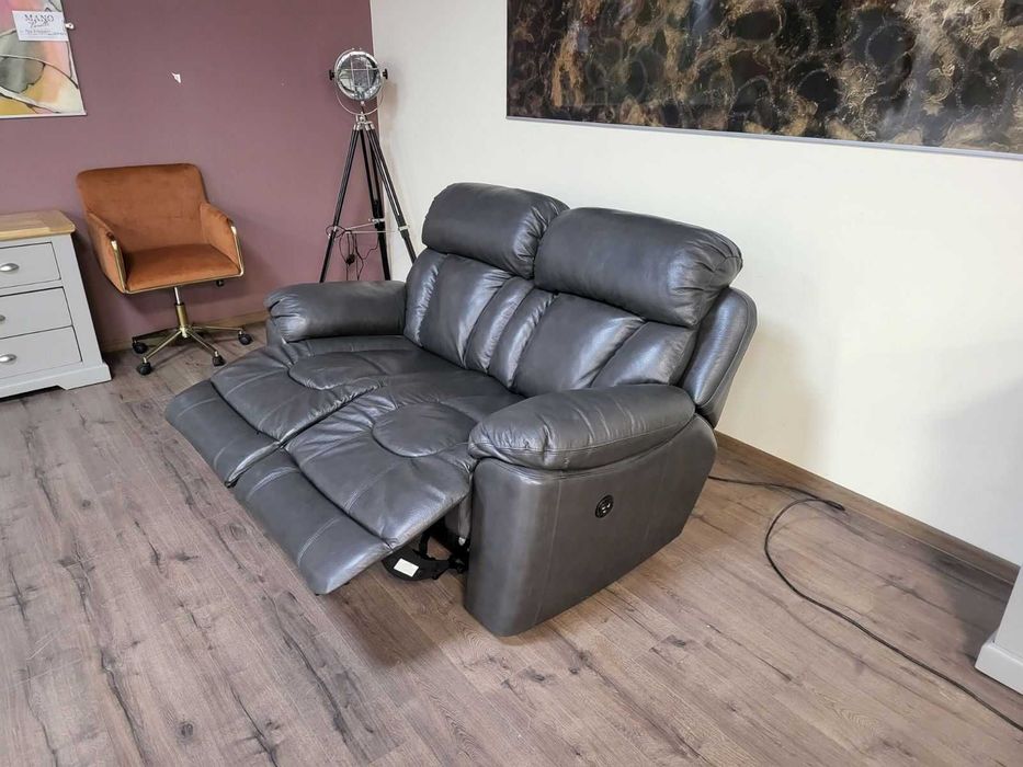 Сив кожен диван двойка с електрически релаксиращ механизъм