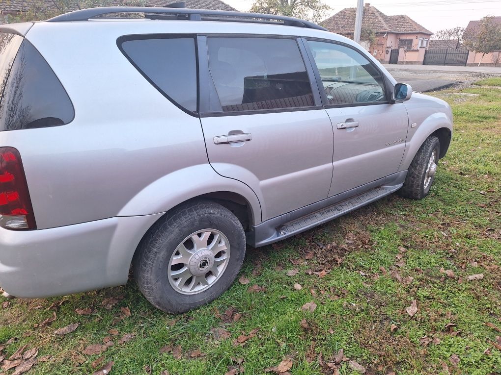 Dezmembrez sang yong rexton 2.7