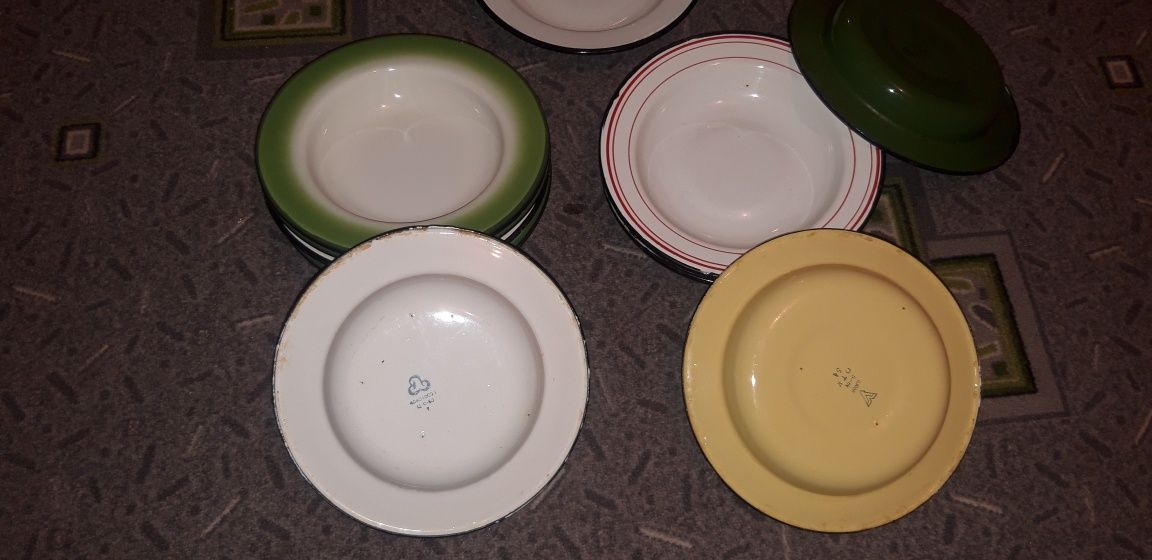Эмалированная посуда тарелки полу глубокие