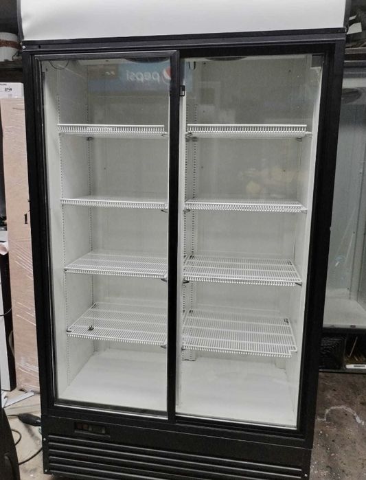 Se vinde rafturi de perete, gondole,vitrine frigorifice