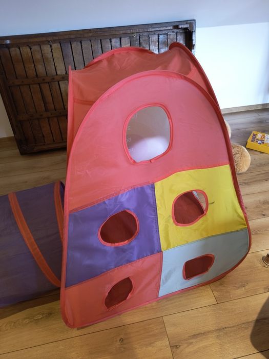 Cort cu piscina cu bile  și tunel copii