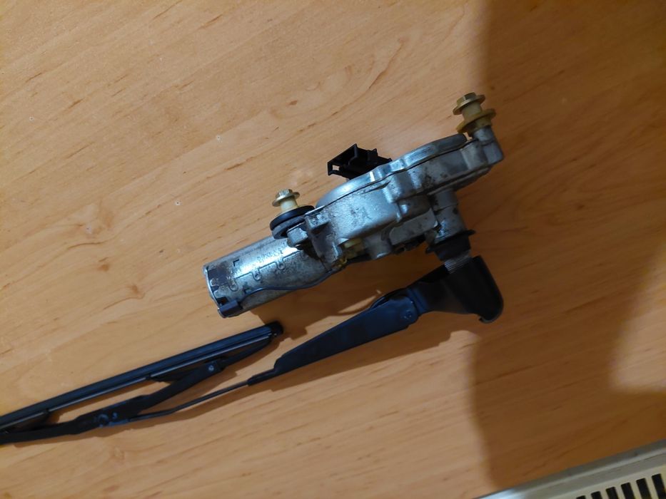 Моторче задна чистачка голф 3