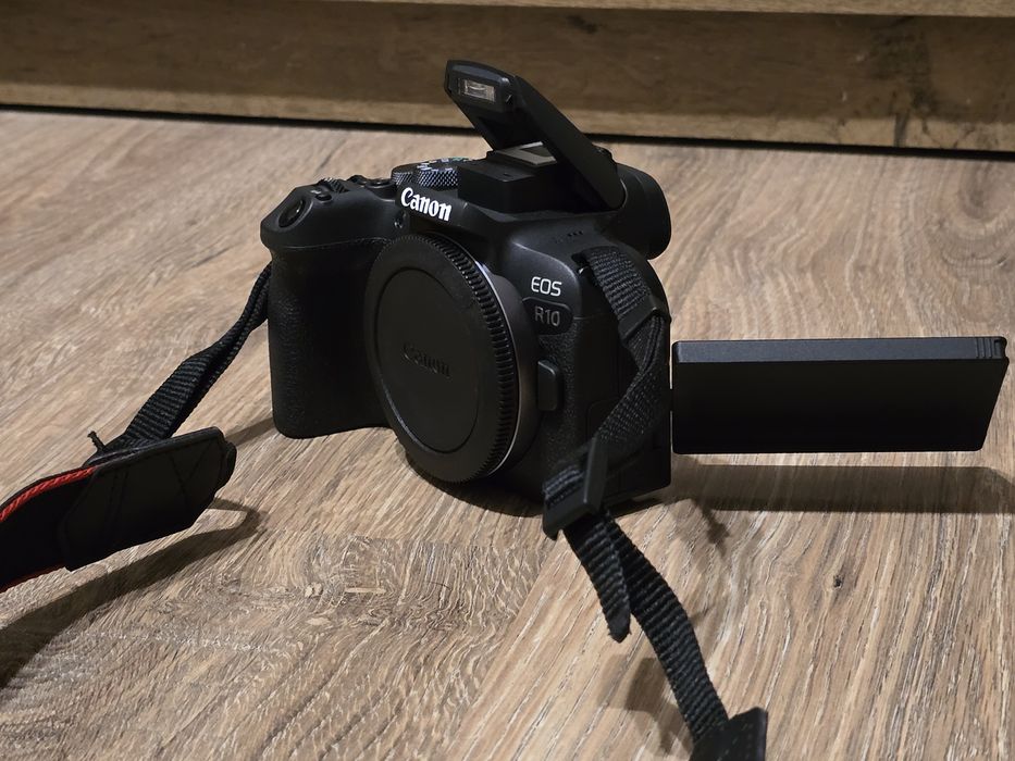 Canon R10 Mirrorless cu Obiectiv RF-S 18-45 + Obiectiv RF 50mm f1.8