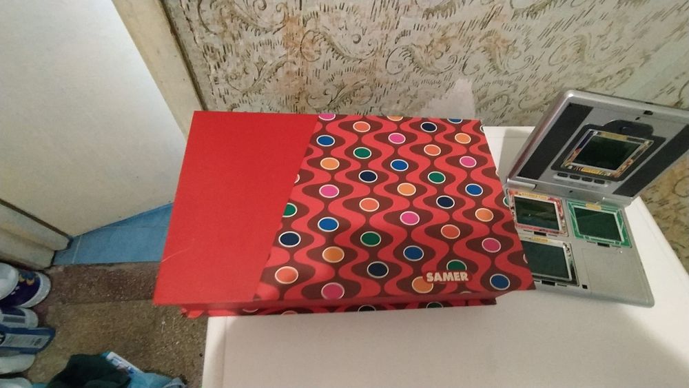 vand joc pentru copii cu baterii si doua pixuri.