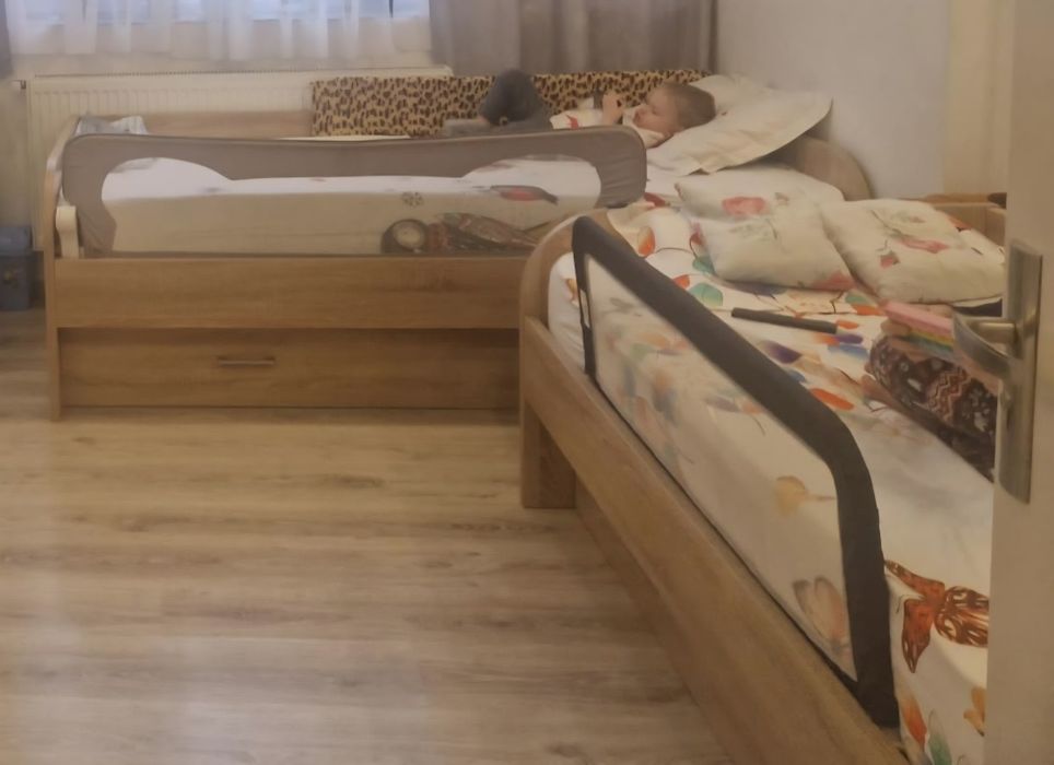 Pat o persoana cu sertar depozitare