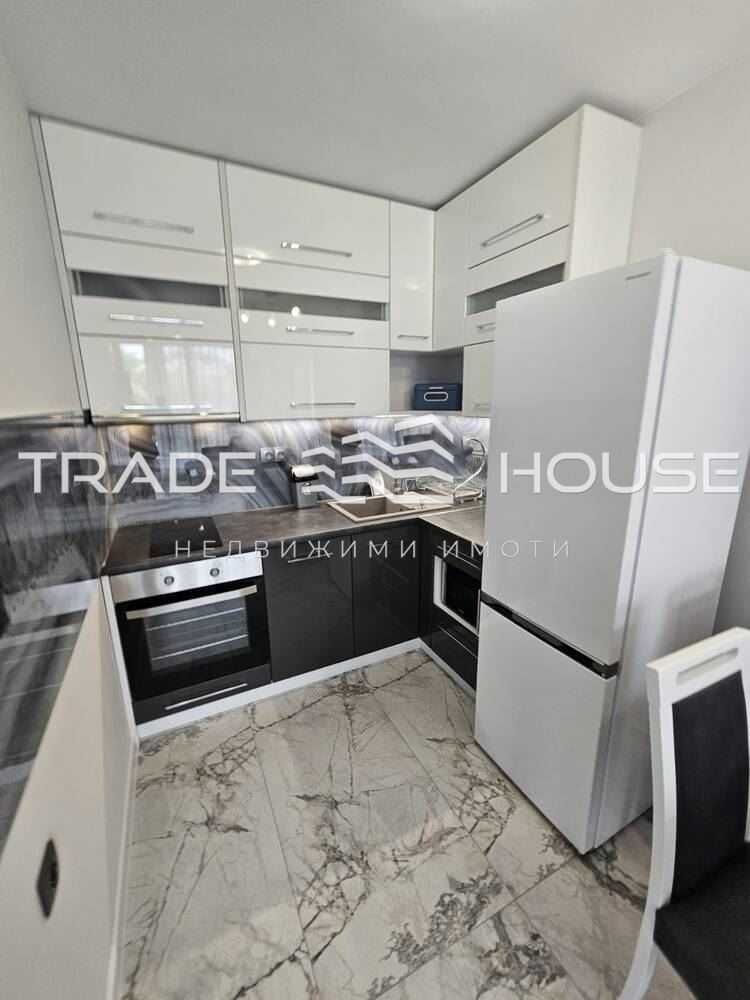 Дава се под наем Двустаен апартамент в Пловдив, Център - 76 кв.м за 680 € - Снимка #4