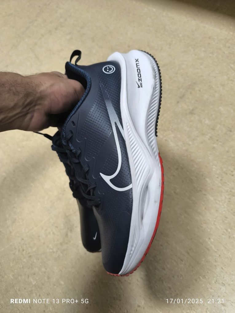 Nike krasofka sotiladi