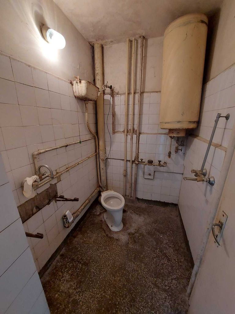 Продава се Двустаен апартамент в Търговище, Център - 45 кв.м за 963 €/кв.м - Снимка #5
