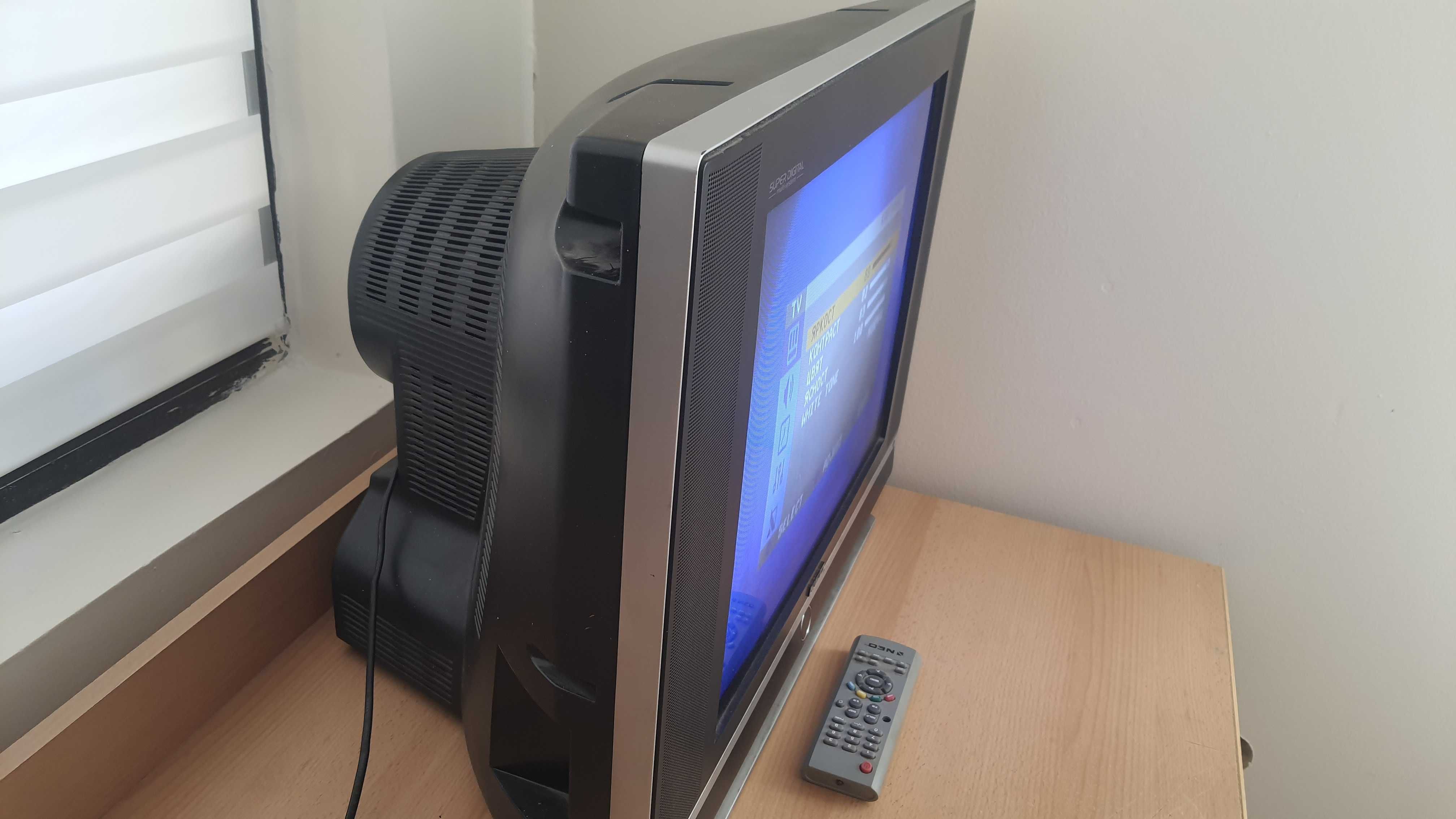 Работещи 21 инчa Panasonic Quintrix TX-21AP1P и NEO TV-2199 TXUS