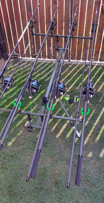 Set Pescuit,4 Lansete 3,90m,2 segm+4Mulinete Aquapro 10.000+Rod Pod