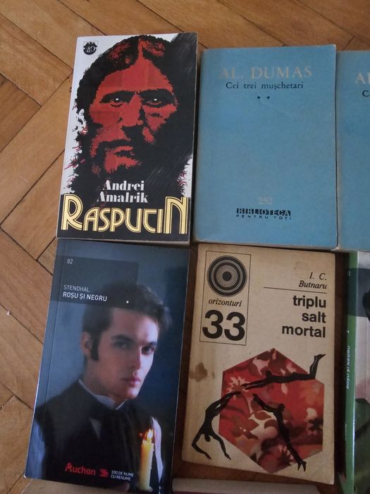18 carti in stare foarte buna