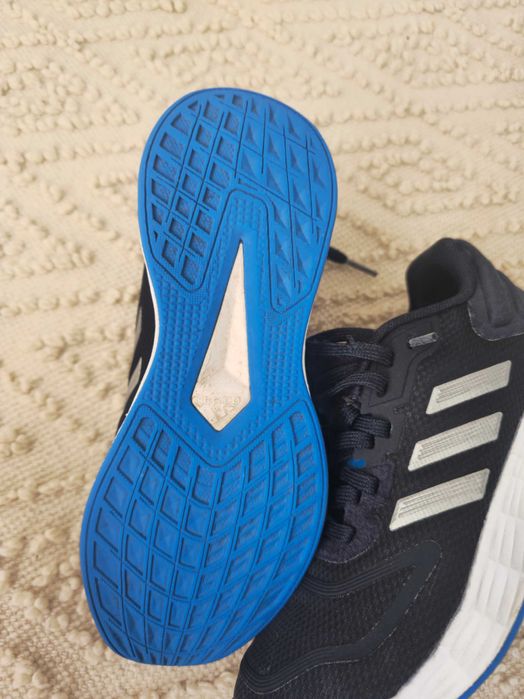 Adidas 33 спортни обукви high motion като нови