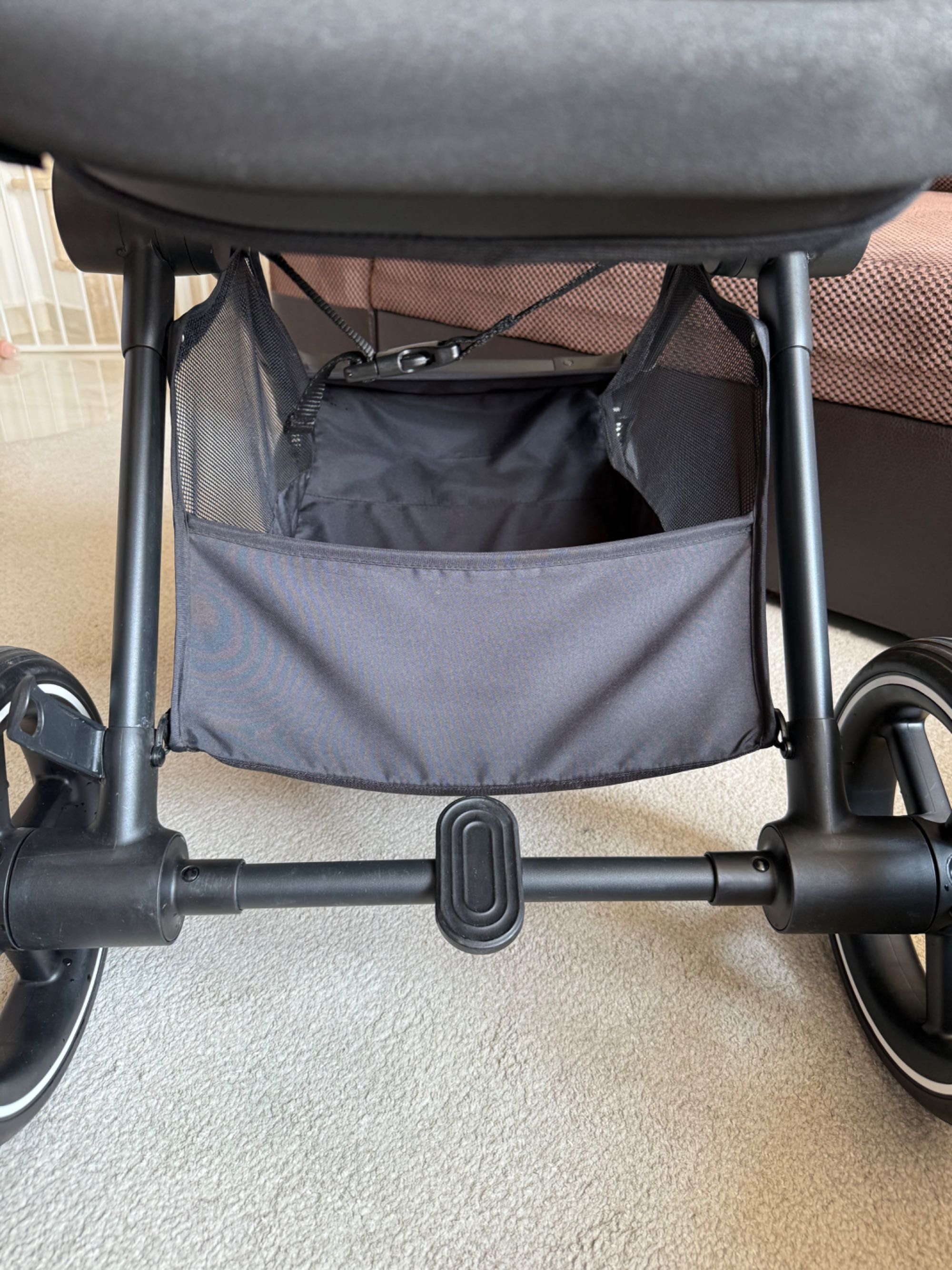 Бебешка количка 3 в 1 Cybex Gold EOS LUX с кош Aton B2 Moon Black
