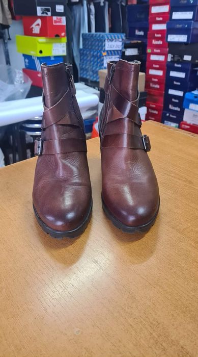 Nr 40 Preț  50 lei int 25,5 cm
