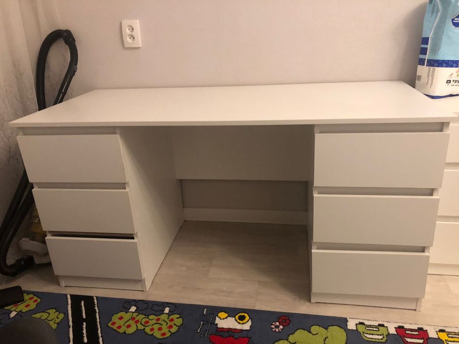 Продам стол, а стул идёт в подарок - отличное состояние