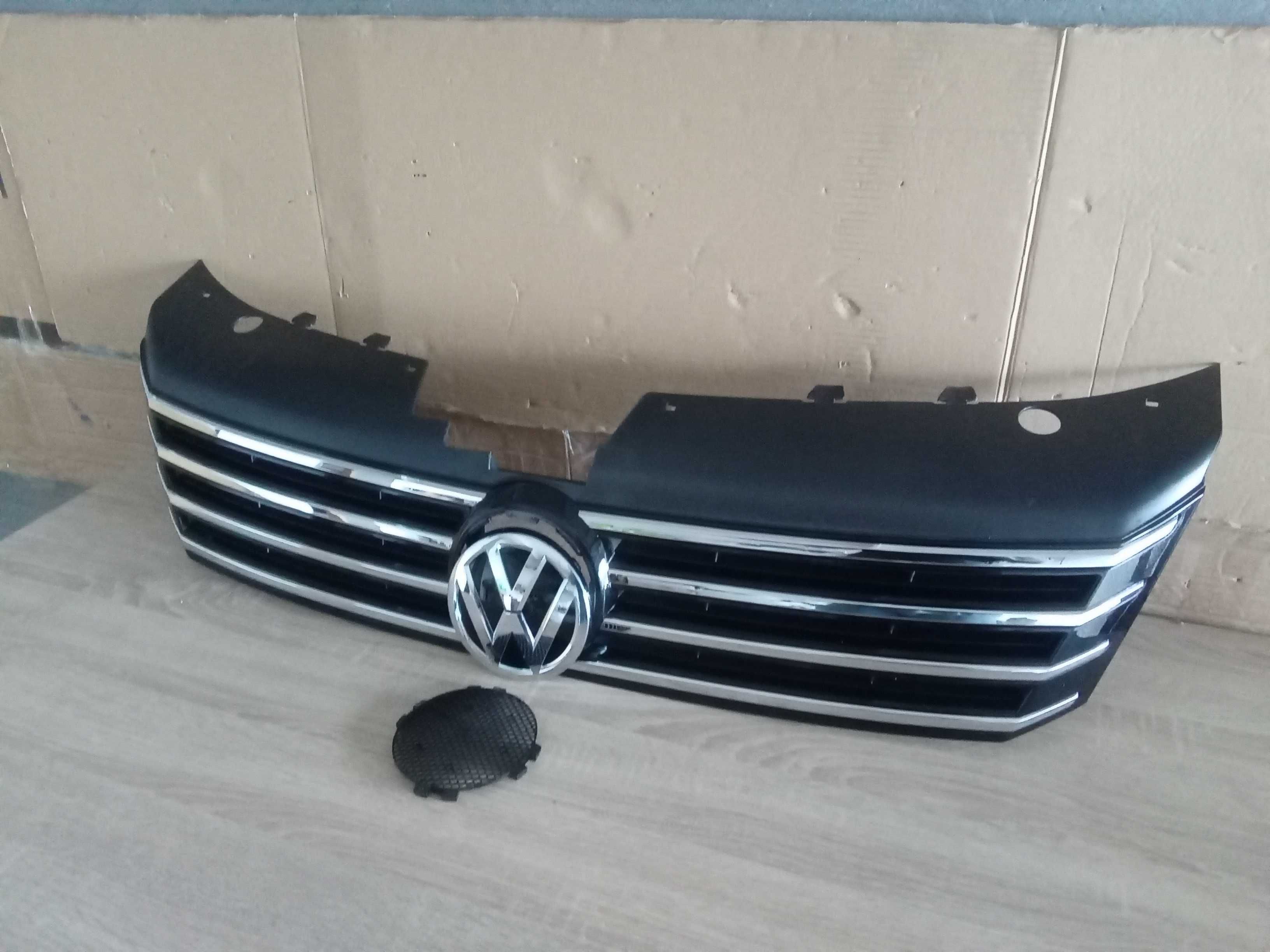 Grila masca radiator fata cu emblema  VW Passat B7 10-2014 completa