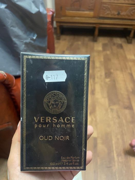 Vand parfum versace oud noir