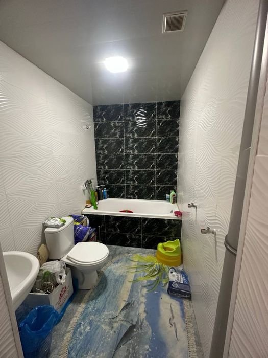 Ховли сотилади. Хаммаси шароити бор. Газ свет сув вайфай.