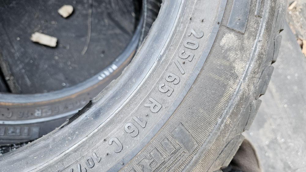 2бр гуми 205 65 16С пирели