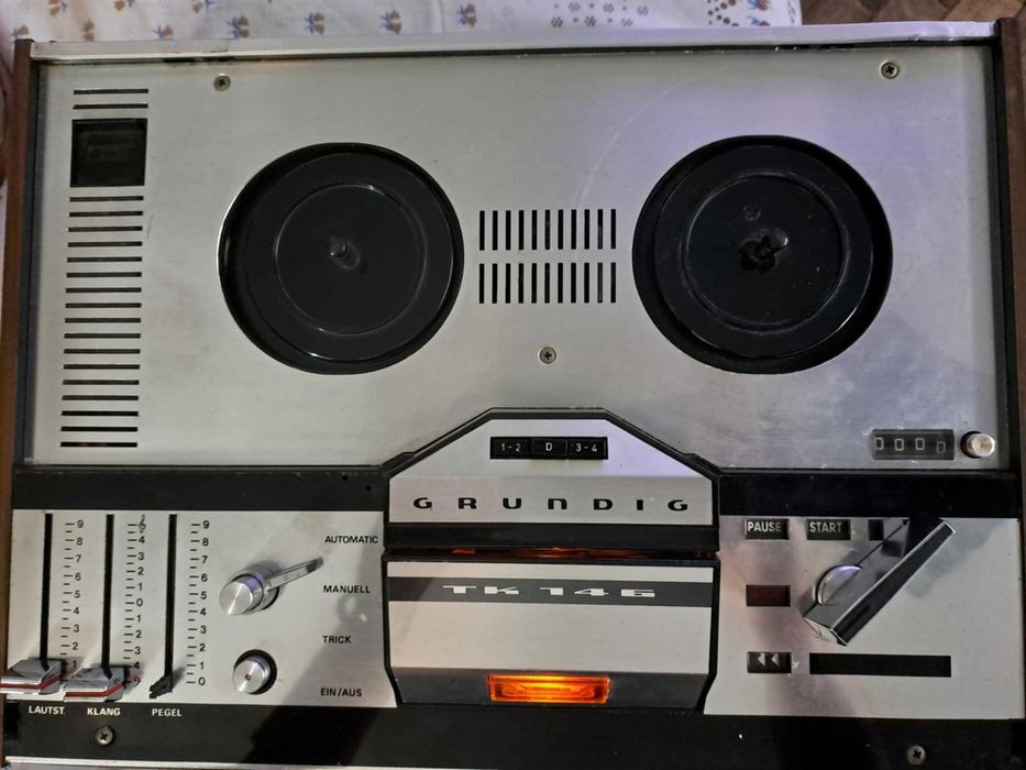 Магнетофон grundig
