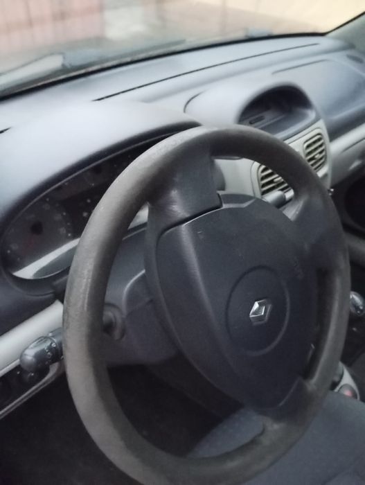 Vand renault clio benzina.