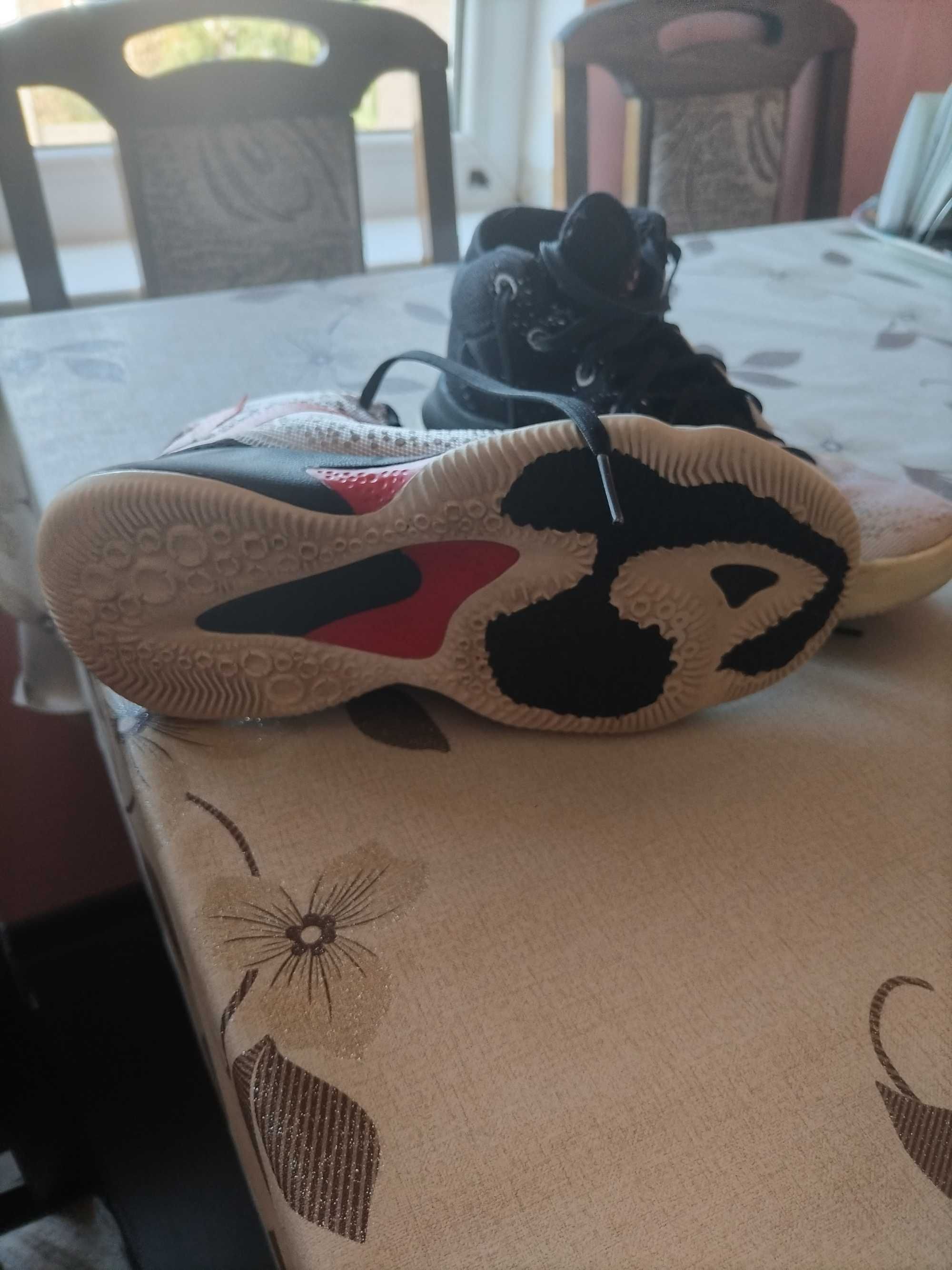 Маратонки Adidas за баскетбол