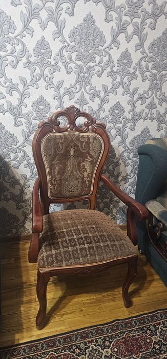 Продам Стол и стулья