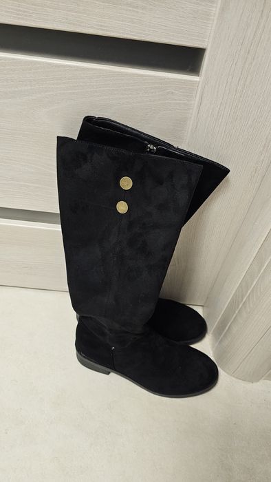 Vând cizme noi negre măsura 40