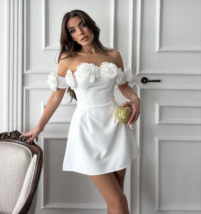 Страхотна бяла рокля с флорални мотиви НАМАЛЕНИЕ