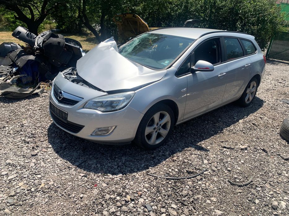 Opel Astra 1.4 turbo 2011г