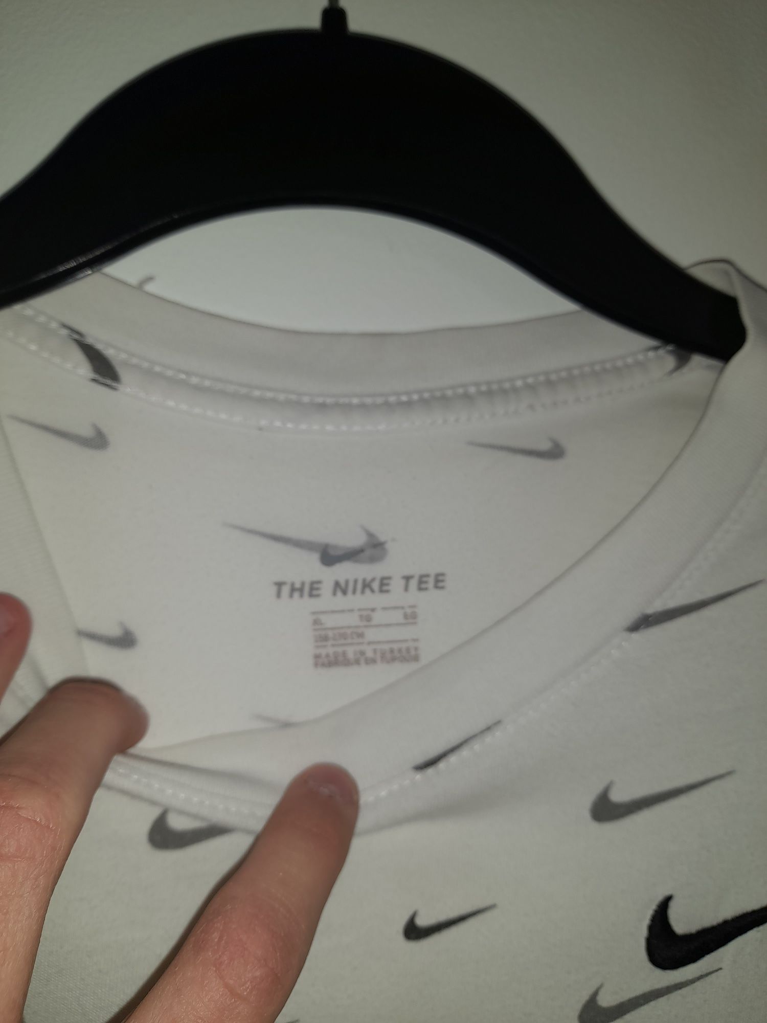 tricou nike alb.