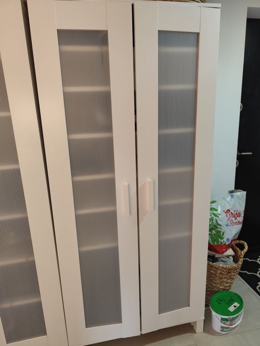 Vând dulap pentru haine sau incaltaminte