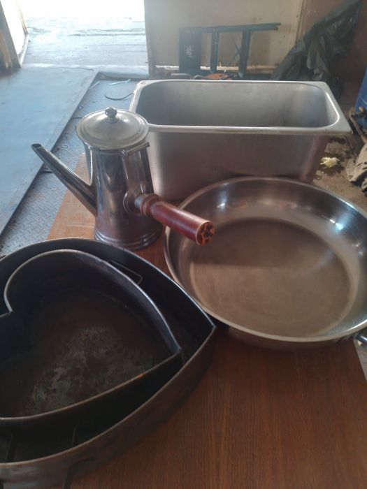 Vase de tot felu cutie militara 50 lei