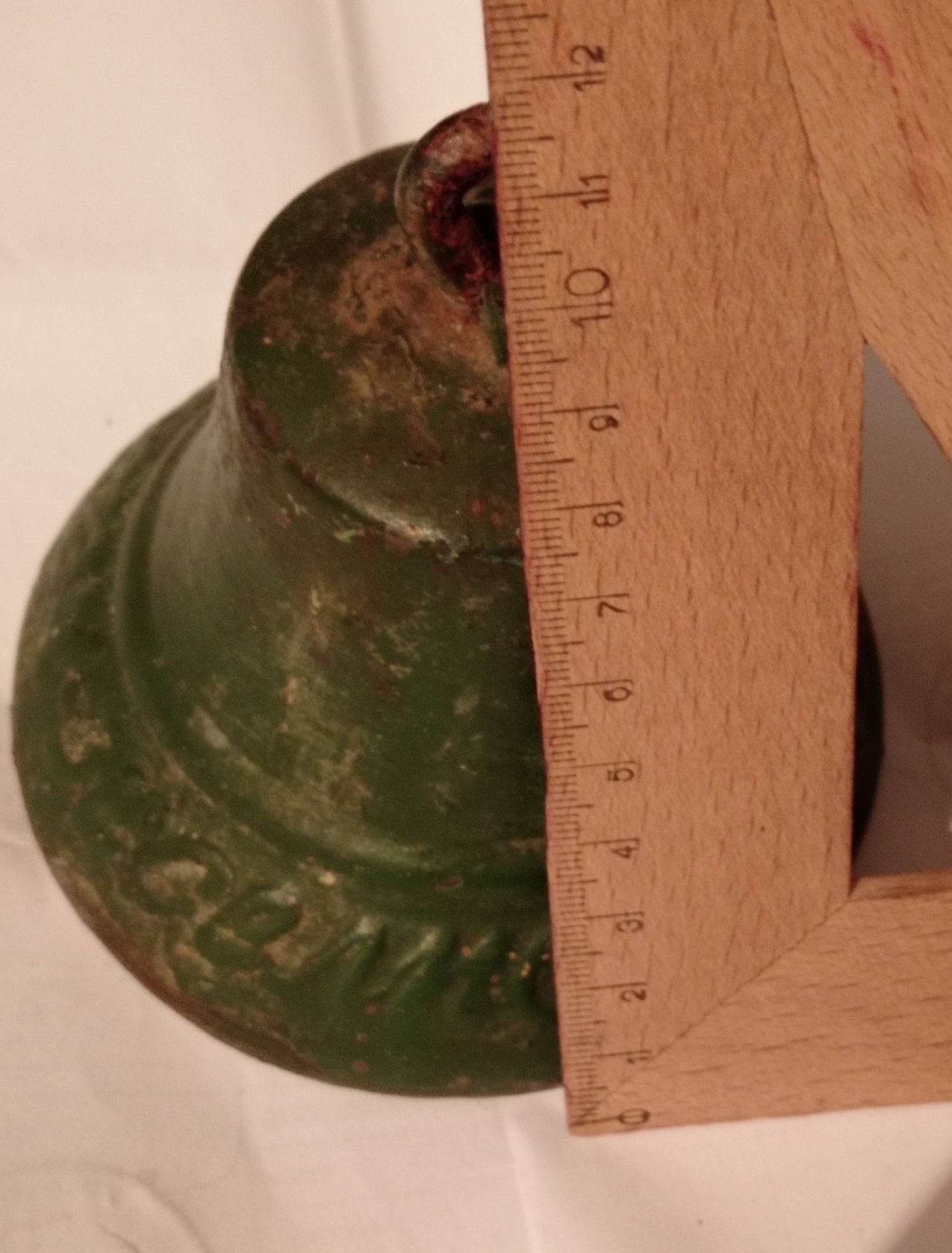 Vând sau schimb clopot vechi din bronz scris în chirilică.