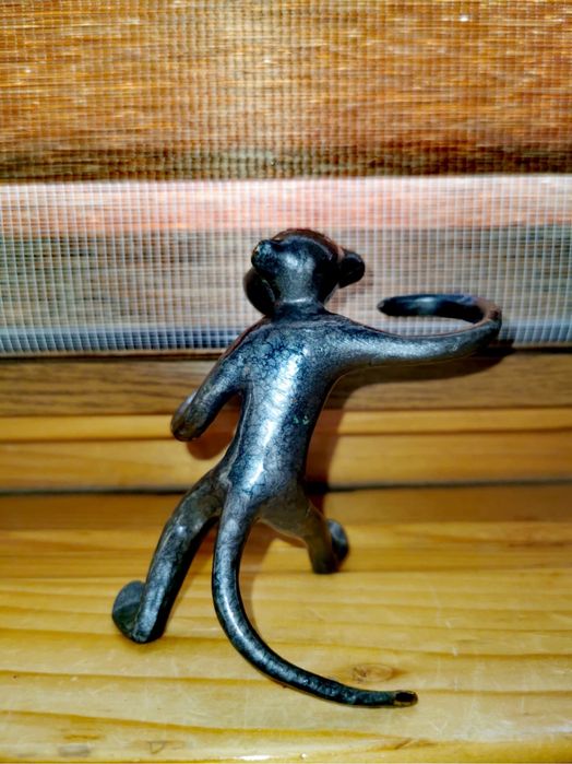 Антикварна декорация за маса маймунка плътна  отливка патиниран бронз