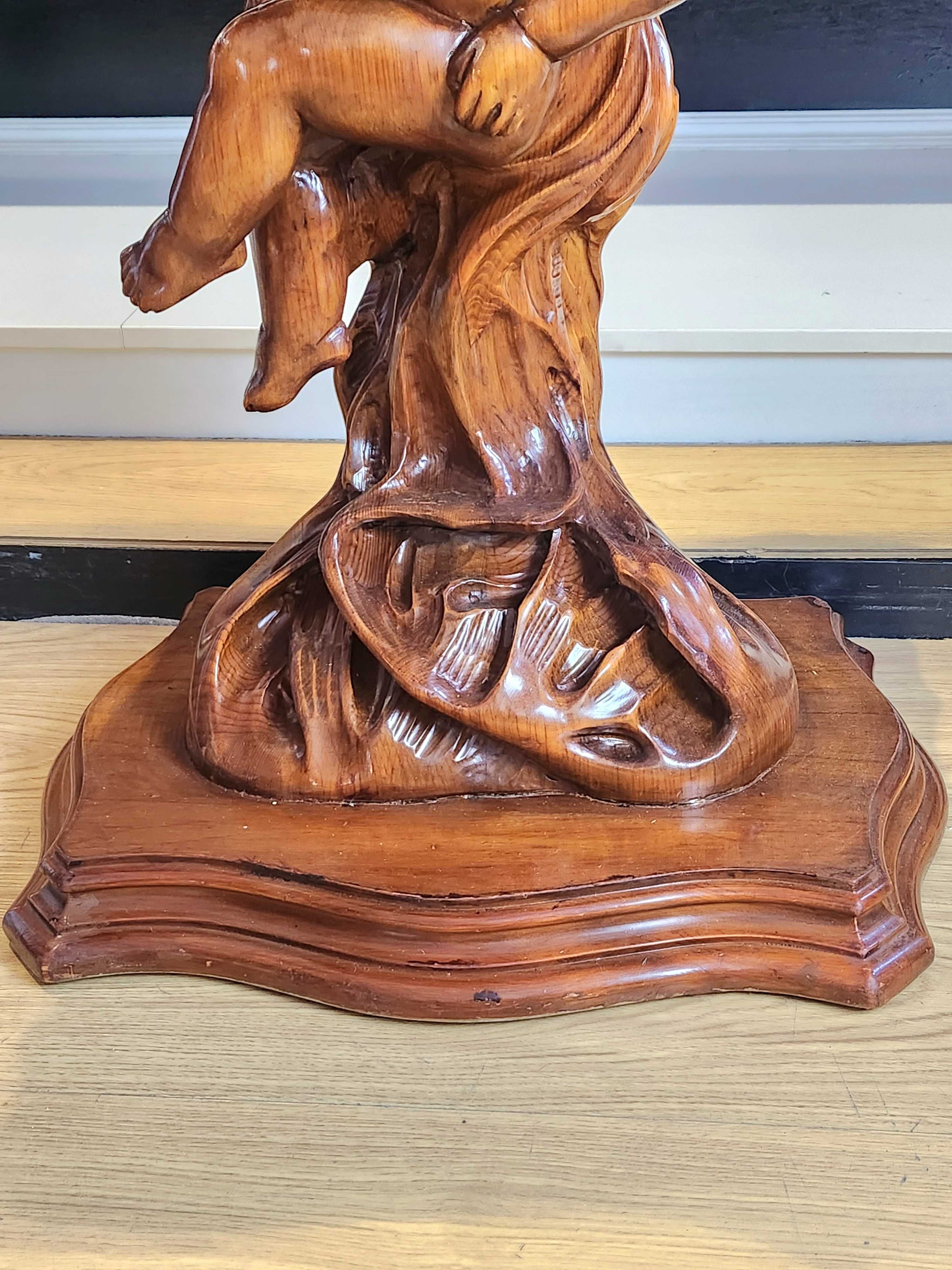Старинна конзолна маса Cherub