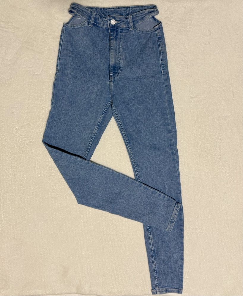 Дамски дънки Reserved, Bershka
