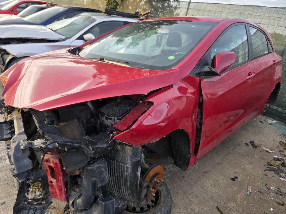 Dezmembrez Hyundai i30 1.6 crdi 2015 piese