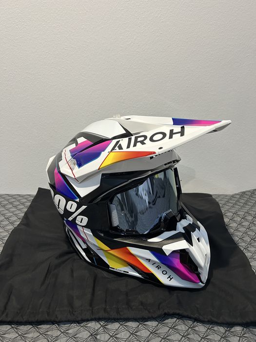 НОВА Каска AIROH TWIST 3 + очила и аудио система