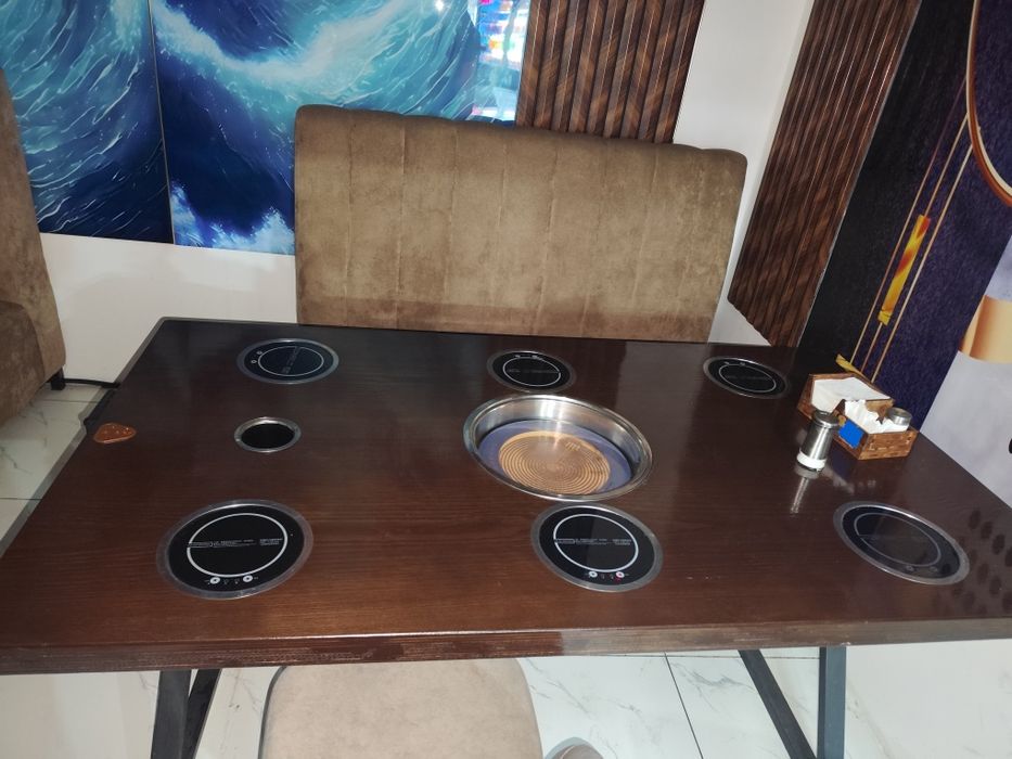 Столы для Хого и диваны, стулья