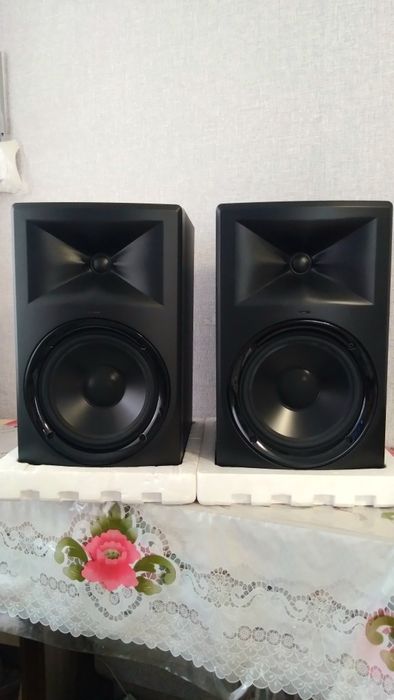 Студийные мониторы JBL LSR308