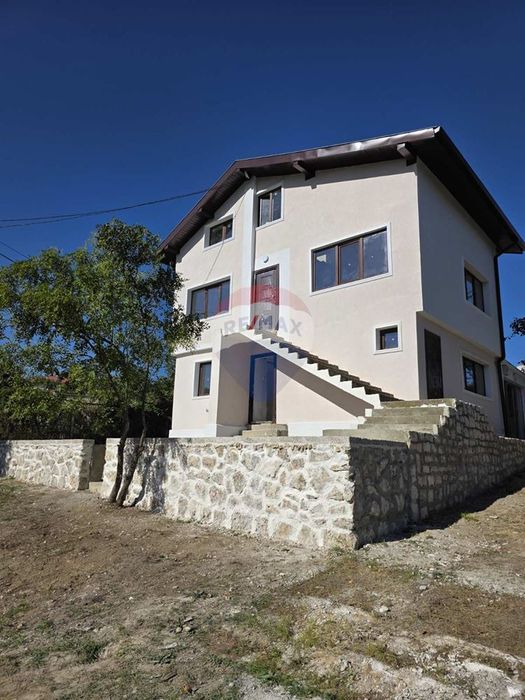 Къща на два етажа, с. Осеново, обл. Варна