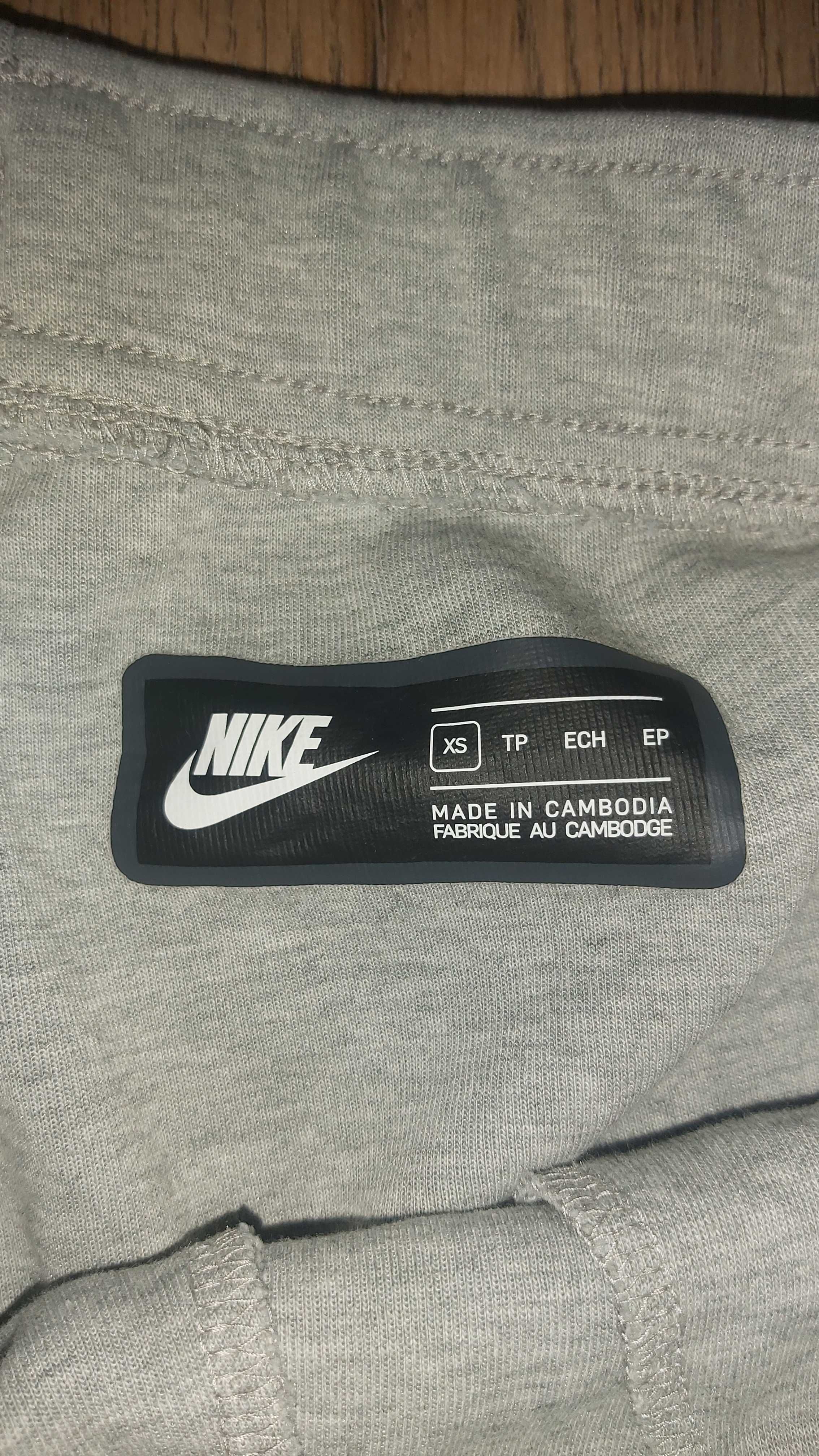 Nike Tech Fleece къси гащи - Размер XS
