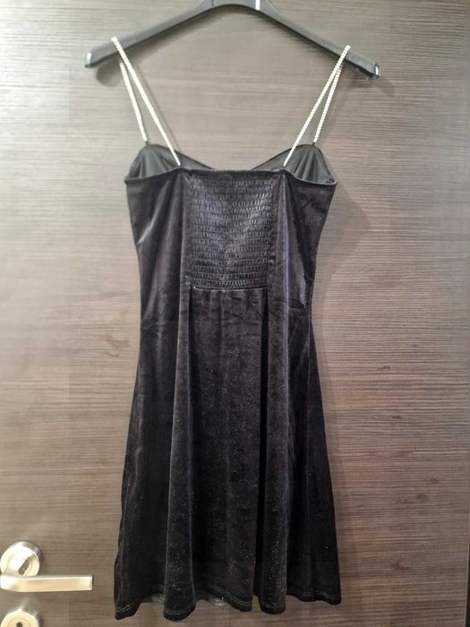 Малка черна рокля