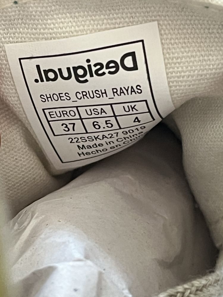 Adidasi Desigual, noi cu eticheta
