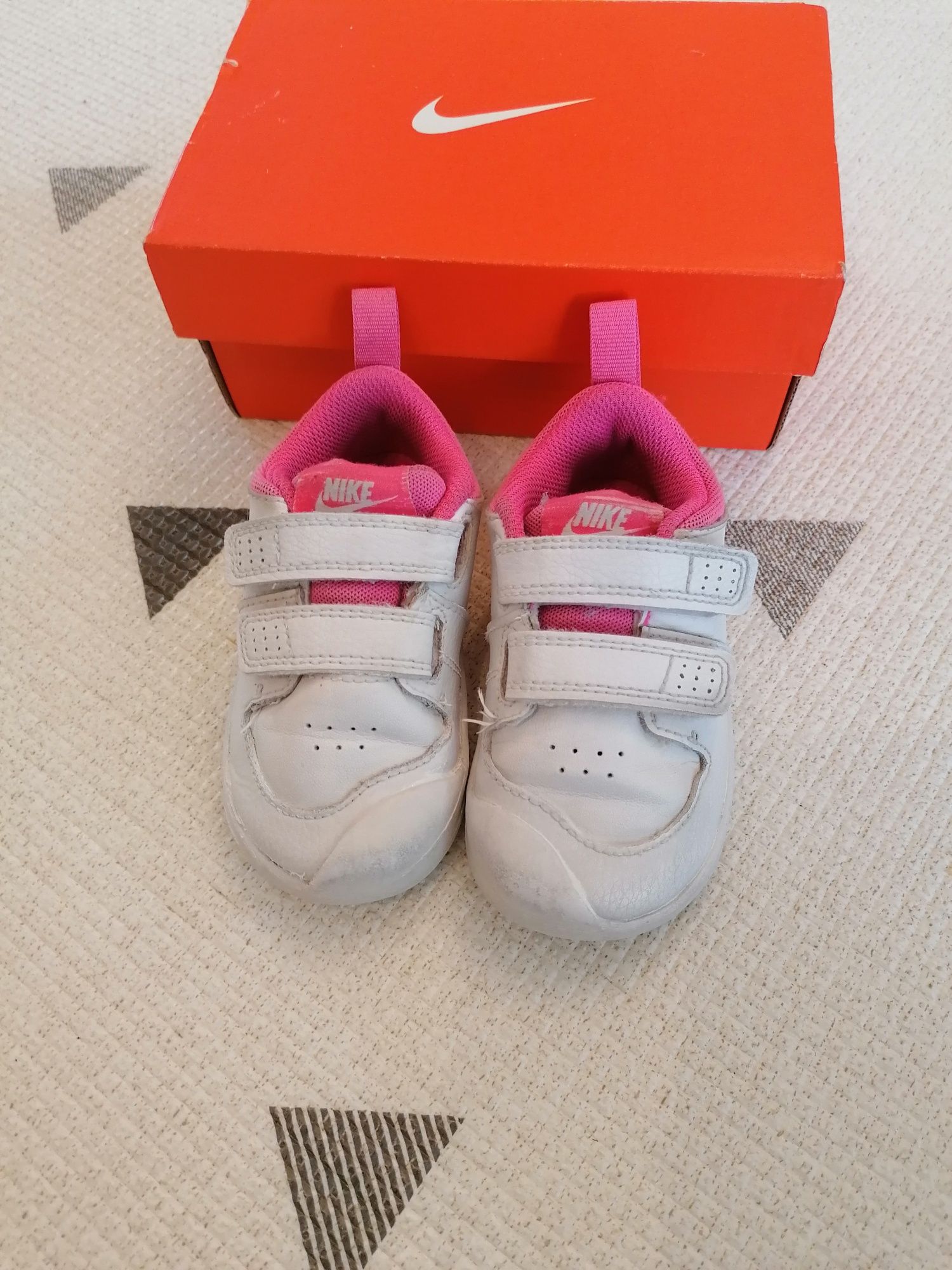 Бебешки обувки Nike 22 номер