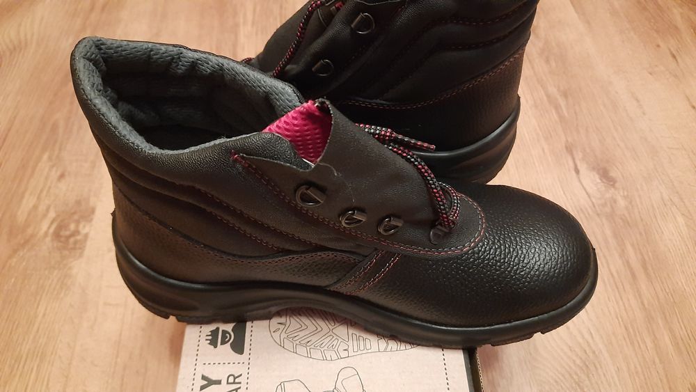 Bocanci de protectie cu bombeu metalic,marimea 40,41, Nou!