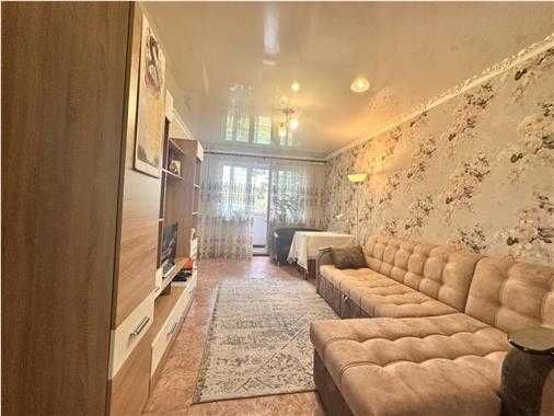 3 комнатная, район зорьки, 2 этаж, хороший ремонт, мебель ост